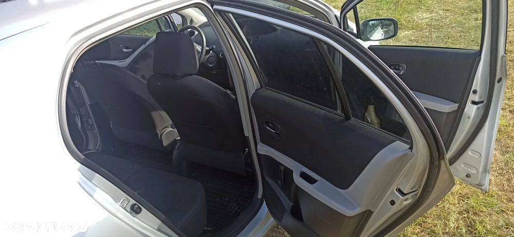 Toyota Yaris - 17