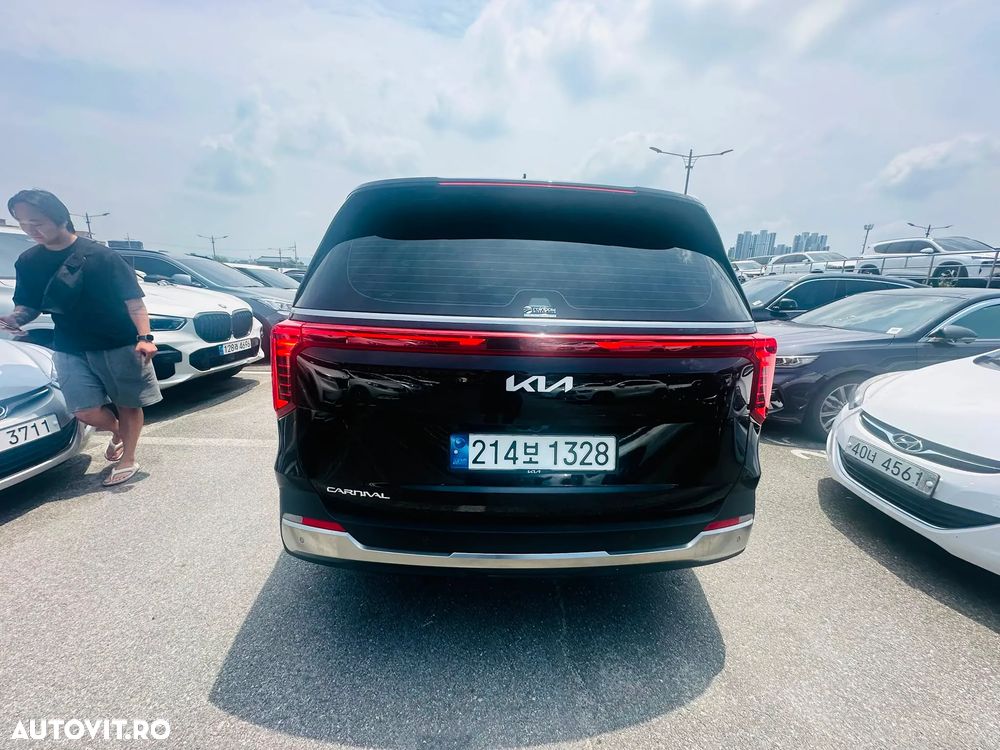 KIA Carnival 2024 — imagine 8