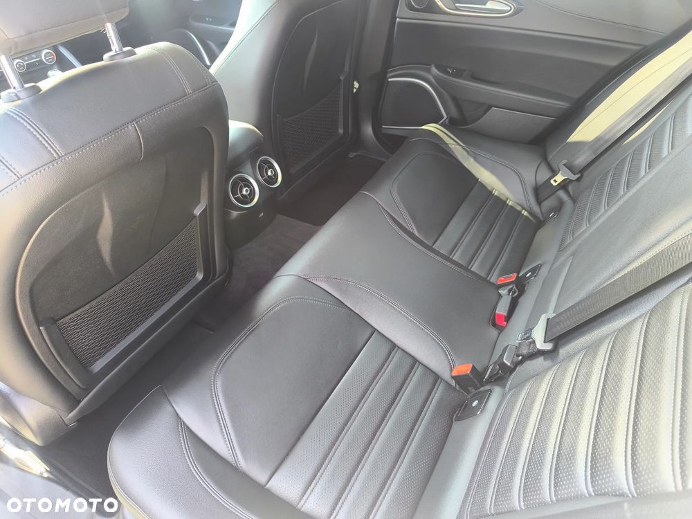 Alfa Romeo Giulia 2.0 Turbo 16V AT8-Q4 Ti - 19