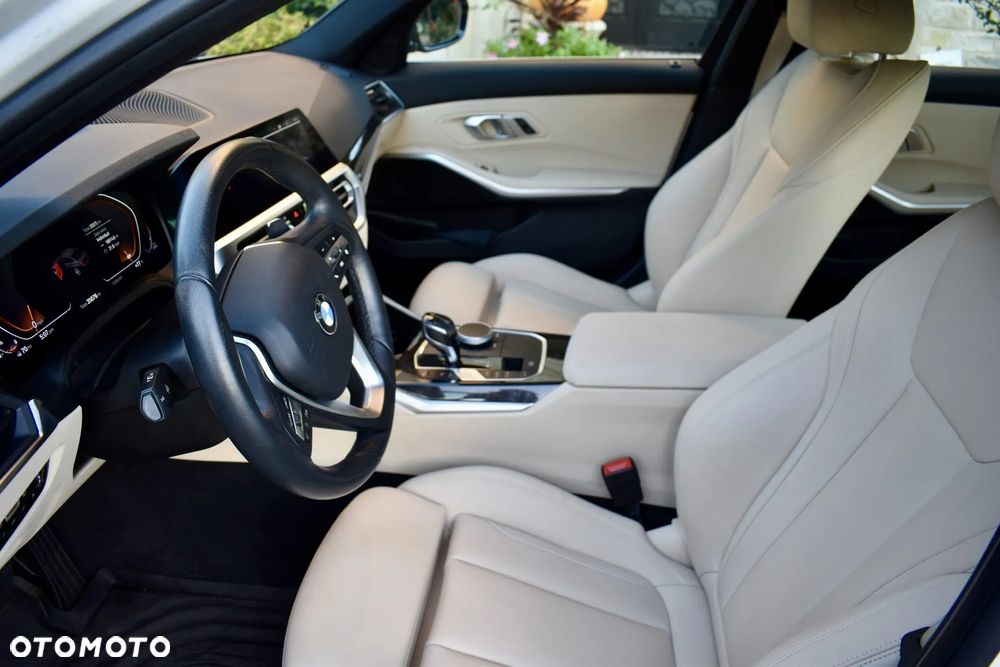 BMW Seria 3 330i - 11