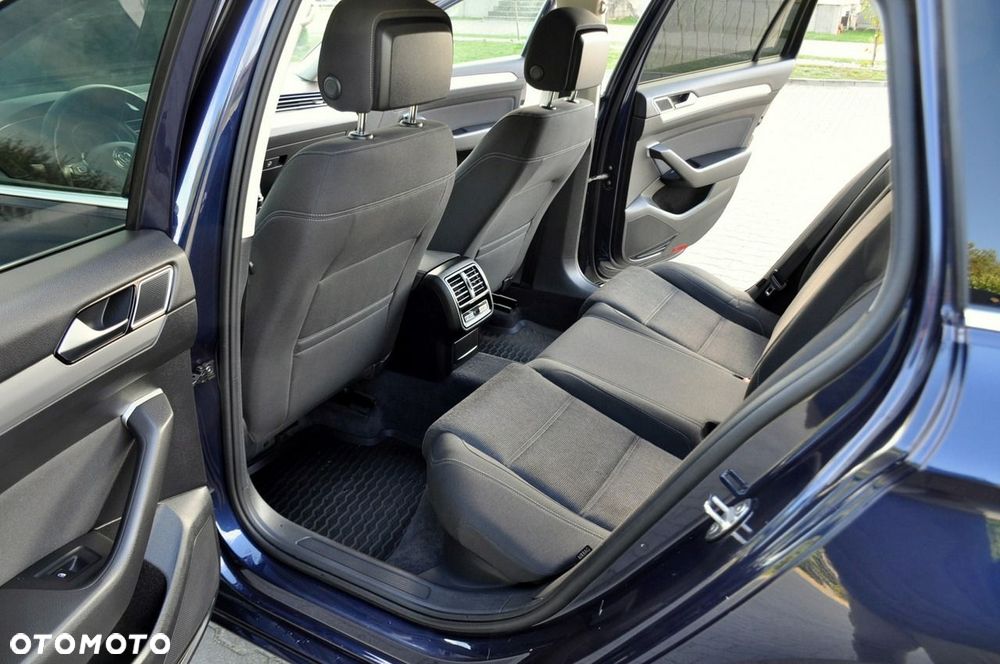 Volkswagen Passat Variant - 21