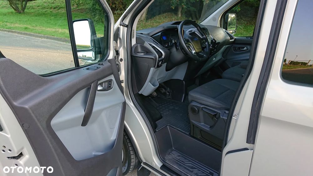 Ford Tourneo Custom - 19