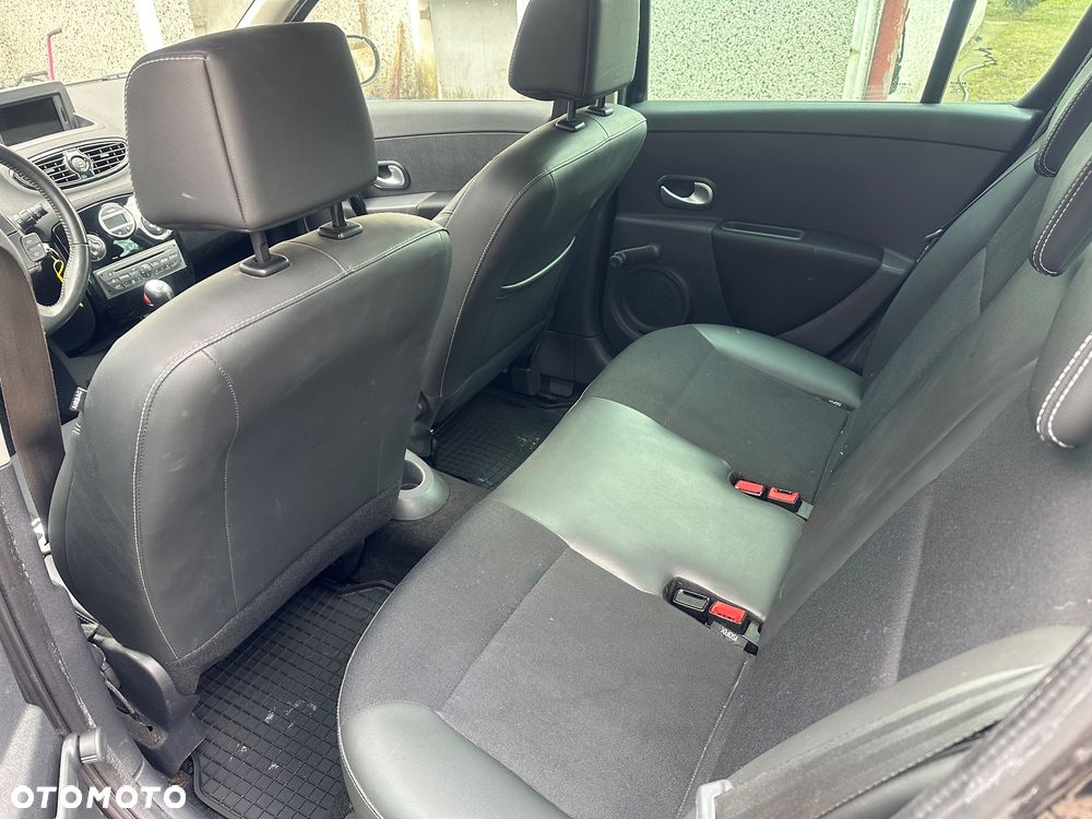 Renault Clio TCe 100 nightDay - 12