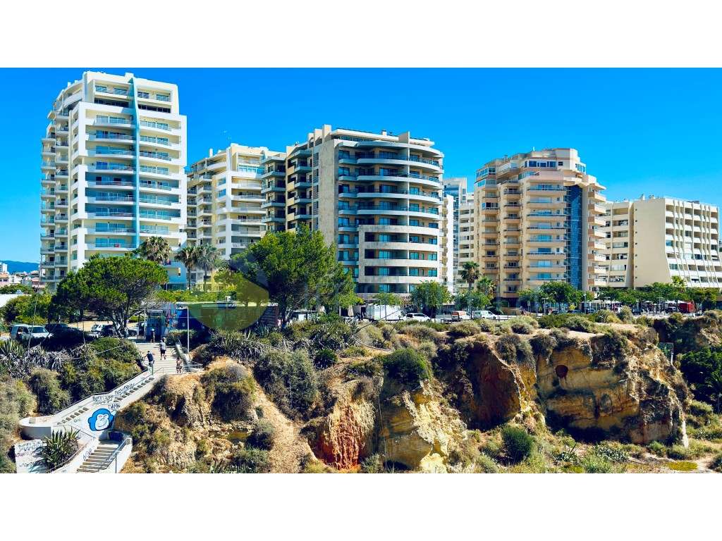 Apartamento T2 de luxo na Praia da Rocha com garagem para alugar - Grande imagem: 2/14
