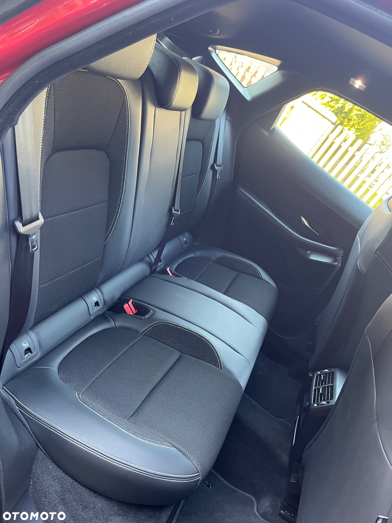 Jaguar E-Pace 2.0 i4D AWD R-Dynamic - 23