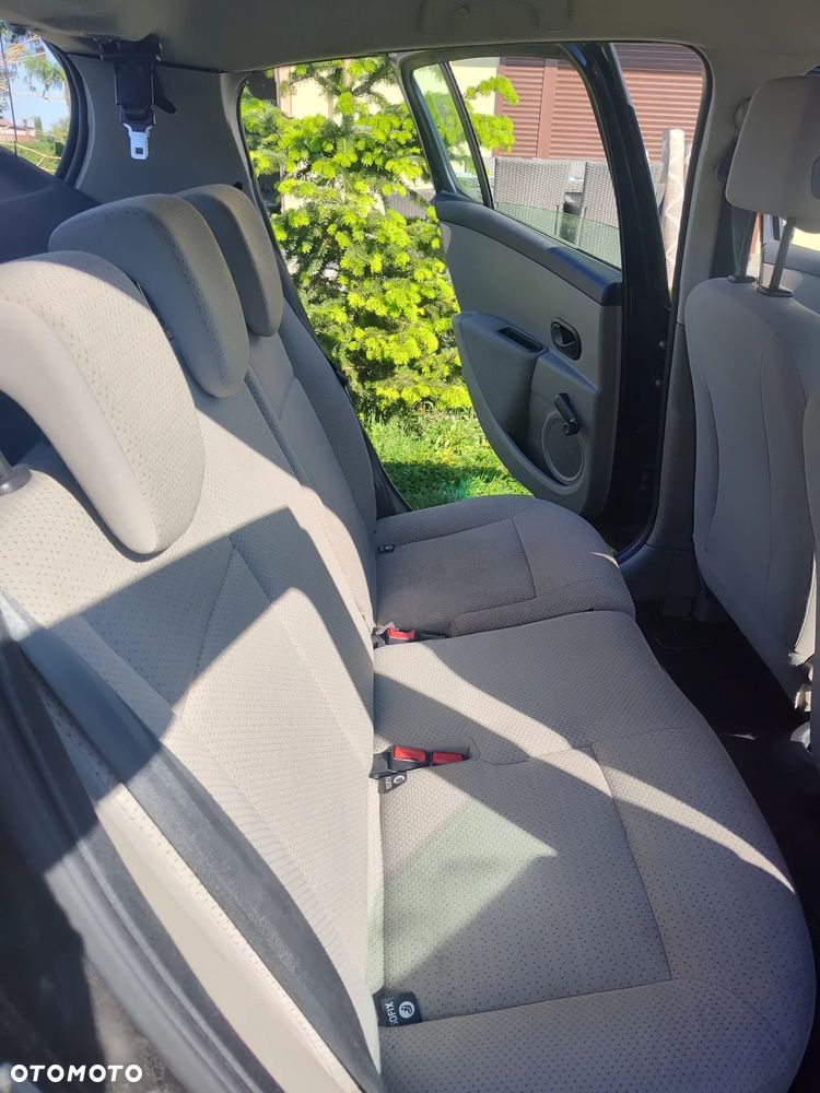 Renault Clio - 16