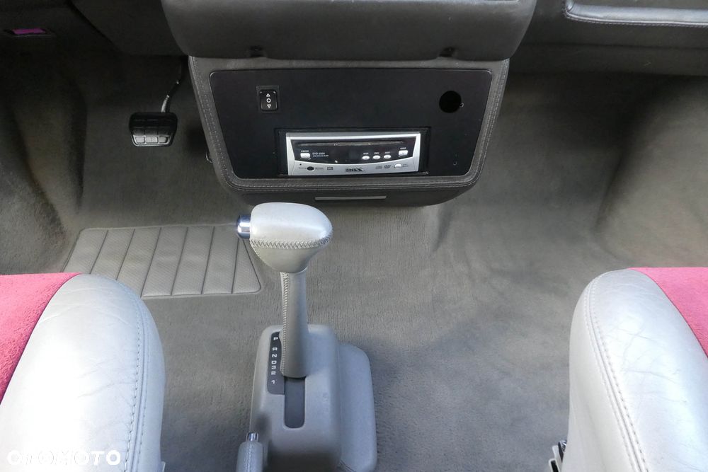 Volkswagen Caravelle - 26