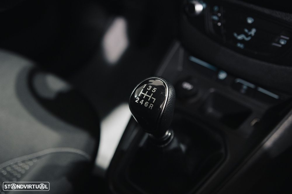 Ford Transit Courier - 12