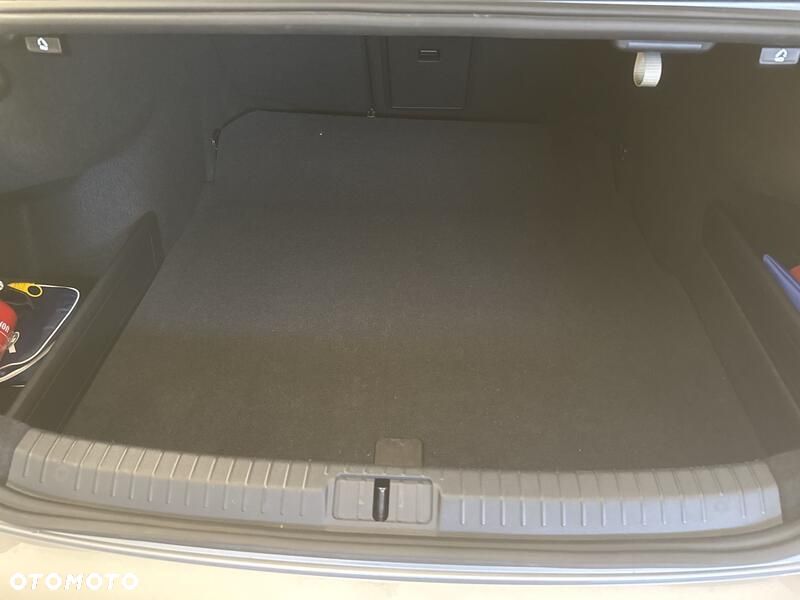 Volkswagen Passat 2.0 TDI Business DSG - 23