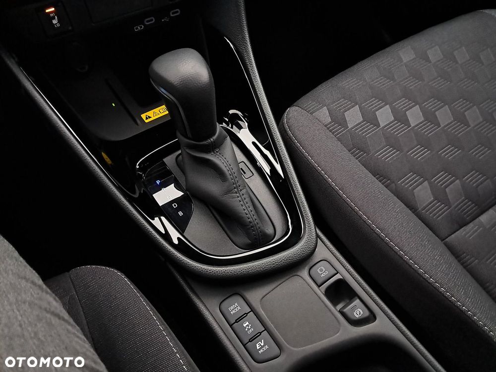 Toyota Yaris Hybrid 1.5 Style - 27