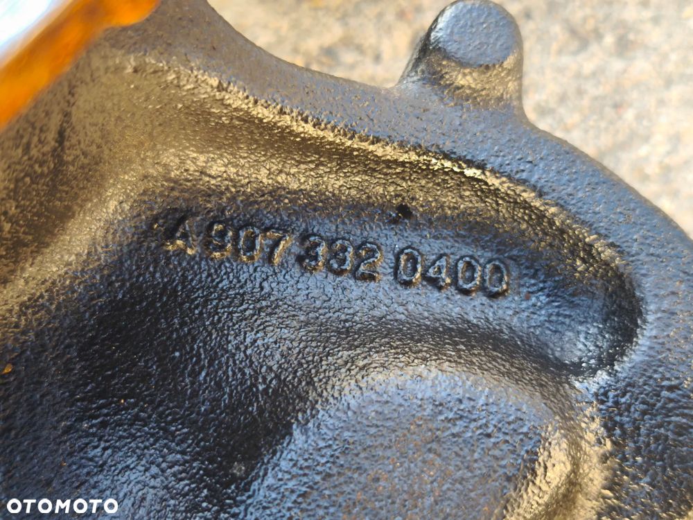 Zwrotnica piasta prawa Mercedes-Benz Sprinter w907 a9073320400 2018-2025 - 3