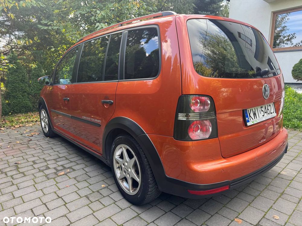 Volkswagen Touran 1.4 TSI Cross DSG - 6