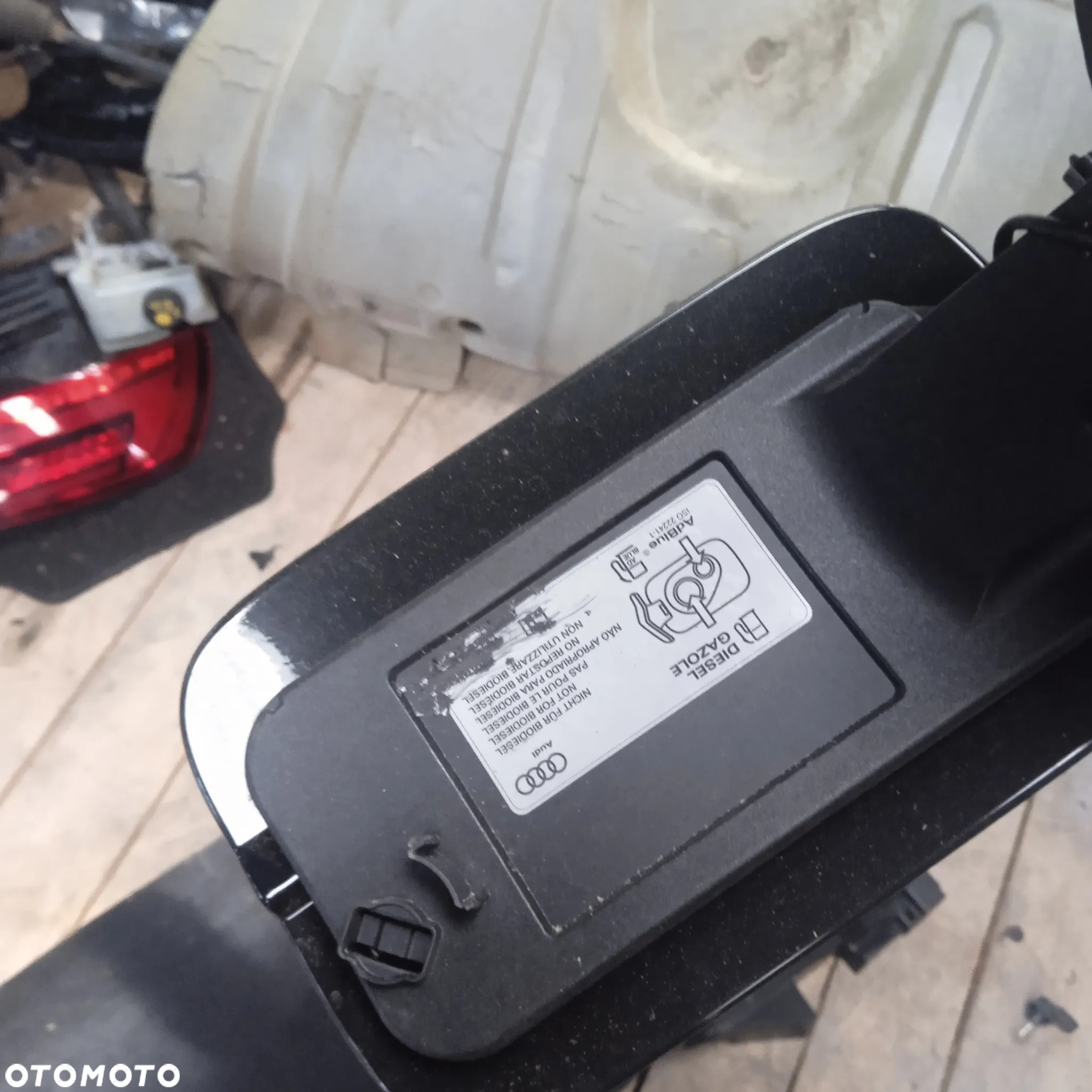 Klapka wlewu paliwa A4 B9 8W0809906 - 6