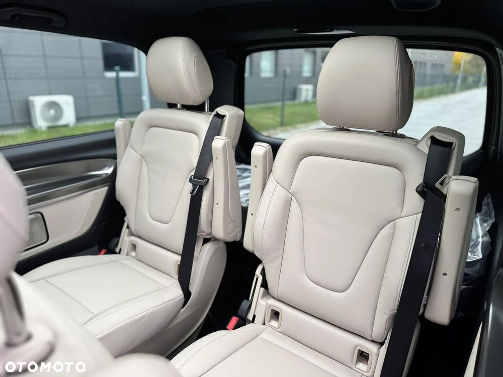 Mercedes-Benz Klasa V - 17