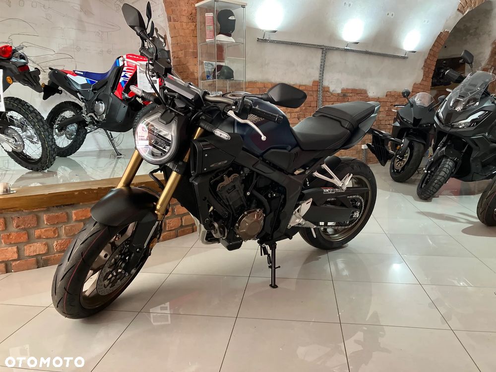 Honda CB - 1