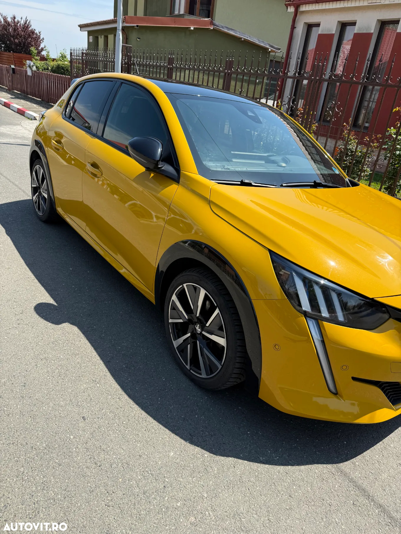 Peugeot 208 1.2 L PureTech STT EAT8 GT - 2