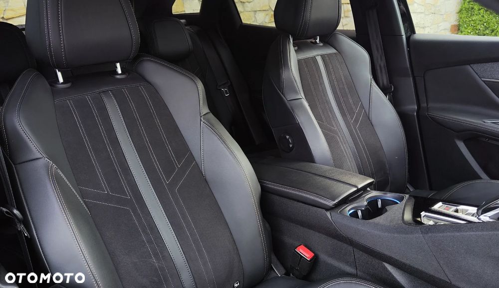 Peugeot 3008 1.2 PureTech GT Pack S&S EAT8 - 29