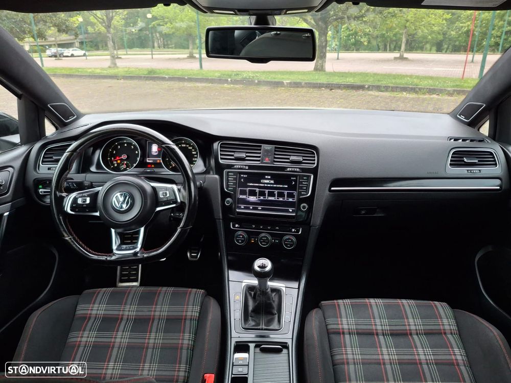 VW Golf GTI Performance BlueMotion - 13