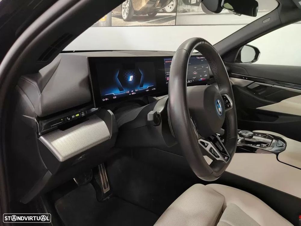 BMW i5 Touring eDrive40 - 33