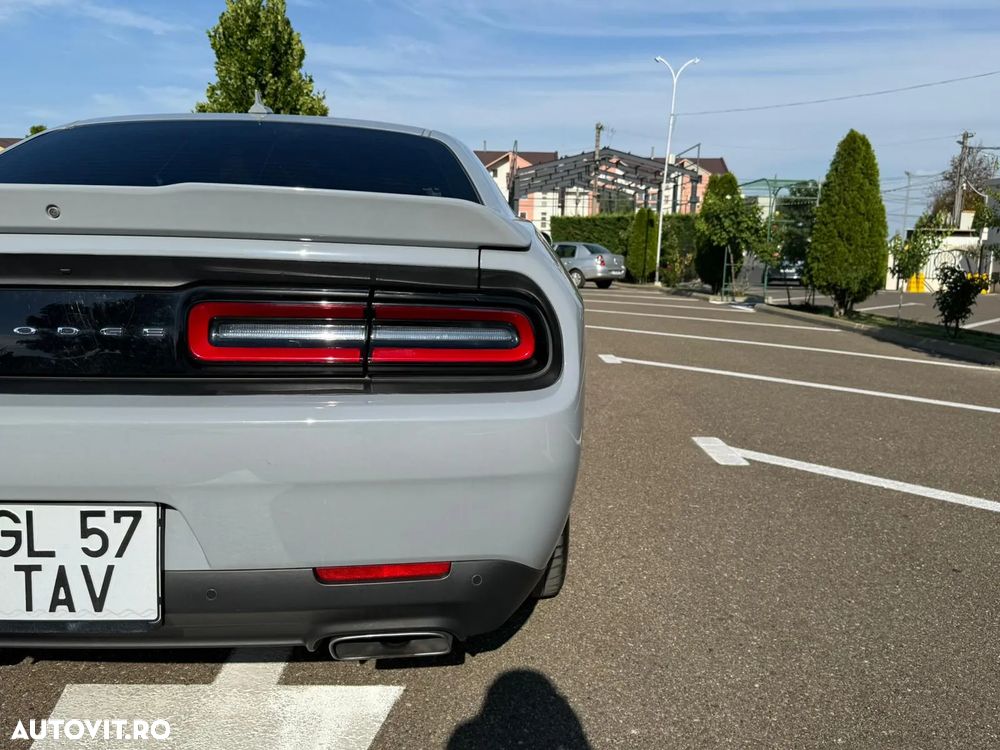 Dodge Challenger - 21