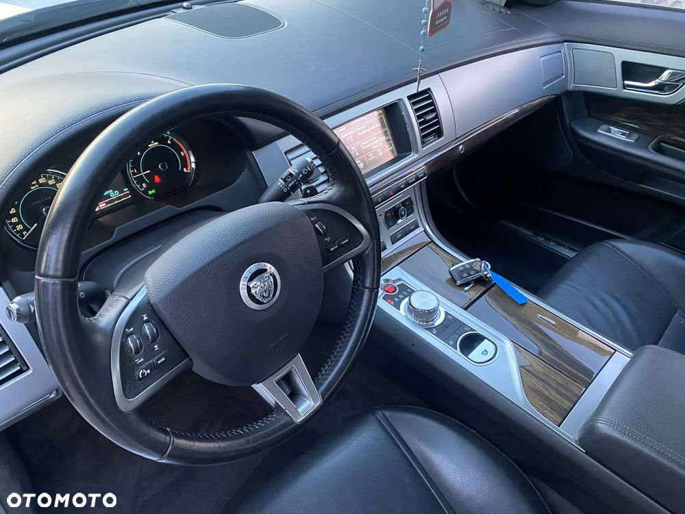 Jaguar XF 3.0 V6 D Luxury - 9