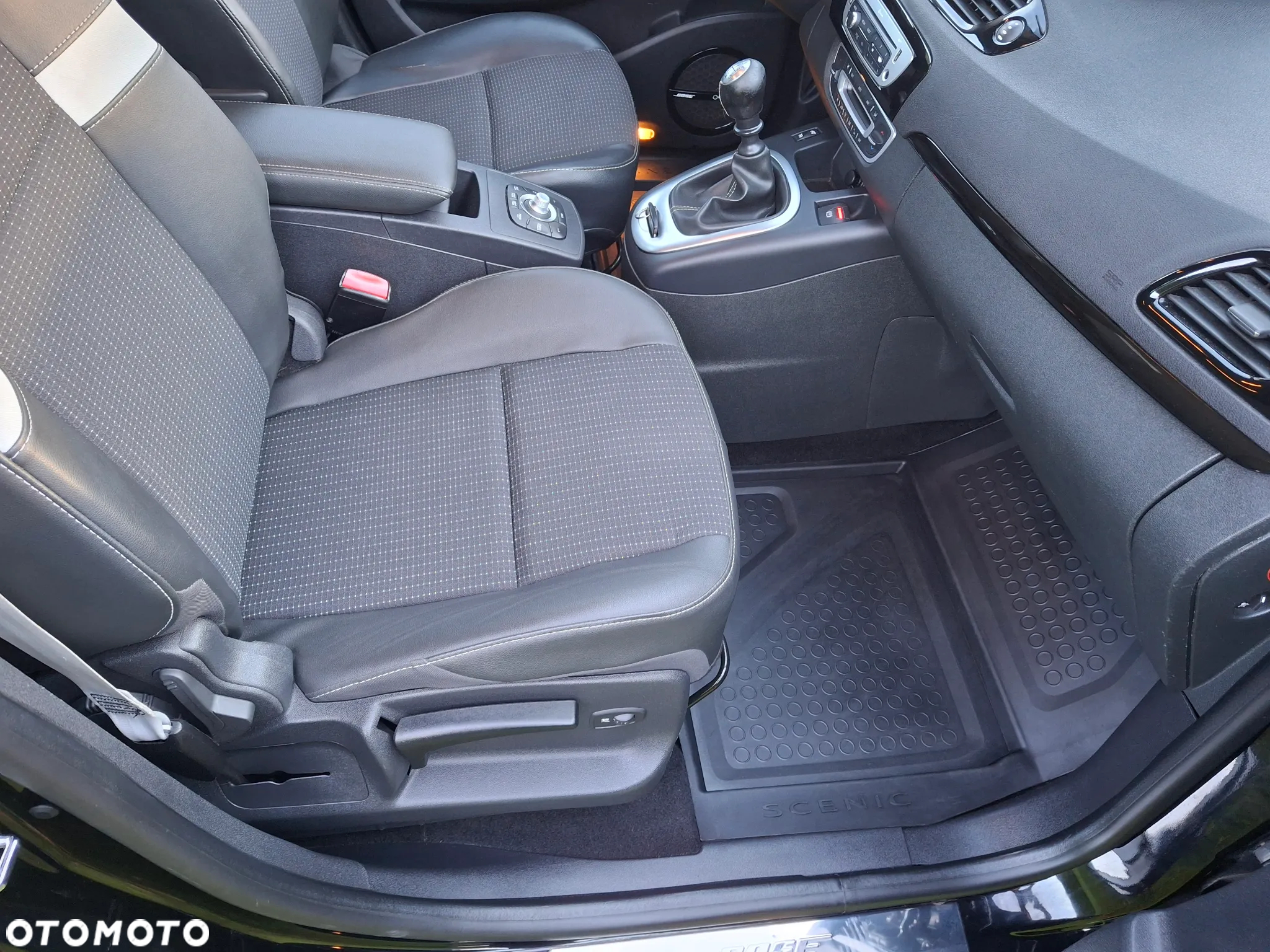 Renault Scenic ENERGY TCe 115 Bose Edition - 17