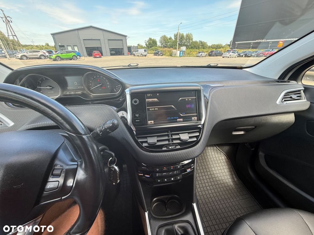 Peugeot 2008 1.6 VTi Style - 26