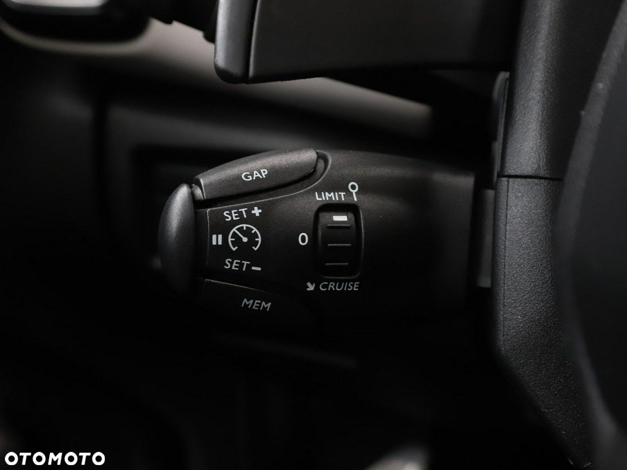 Citroën C5 Aircross Hybrid 225 e.EAT8 SHINE PACK - 33