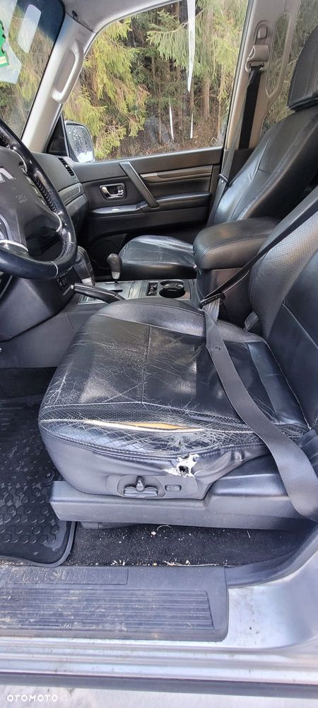 Mitsubishi Pajero - 13