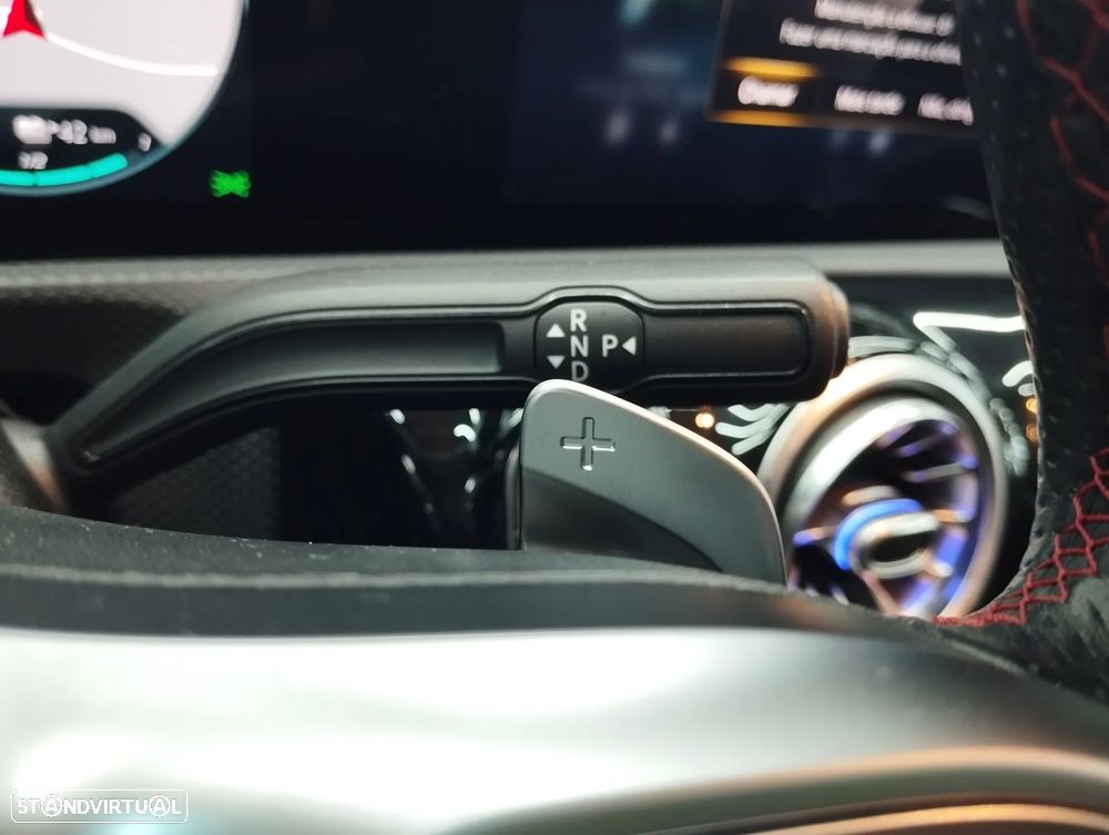 Mercedes-Benz A 250 Limousine e AMG Line - 25