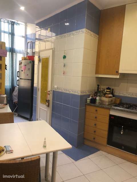 Quarto nas Amoreiras/Campolide - Grande imagem: 4/9