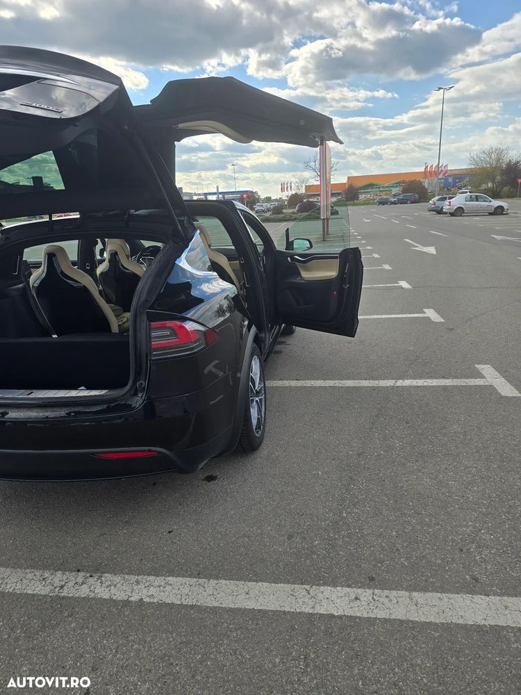 Tesla Model X - 2