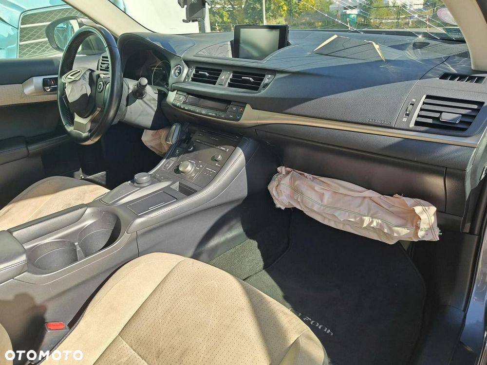 Lexus CT - 16