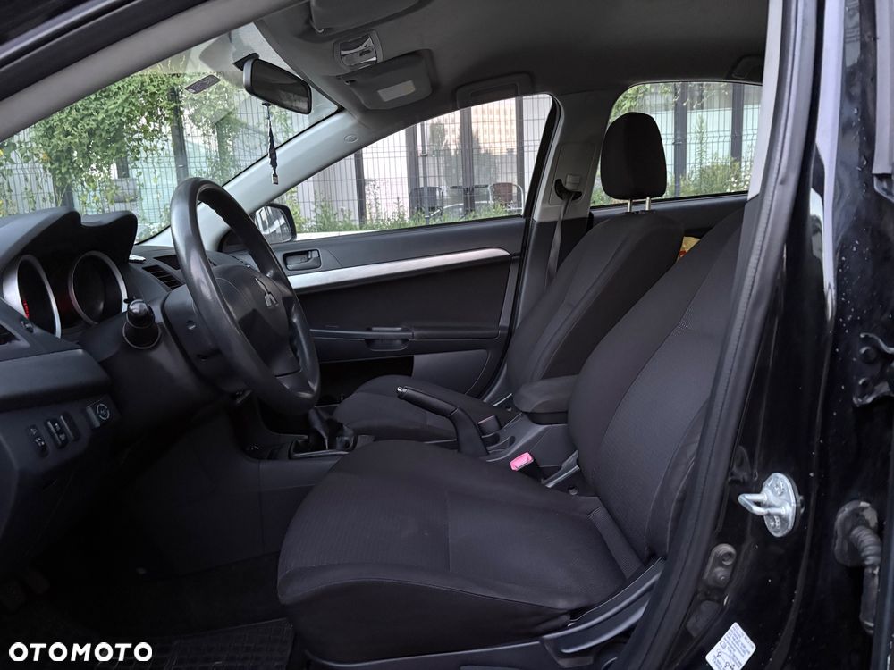 Mitsubishi Lancer 1.6 Inform - 9