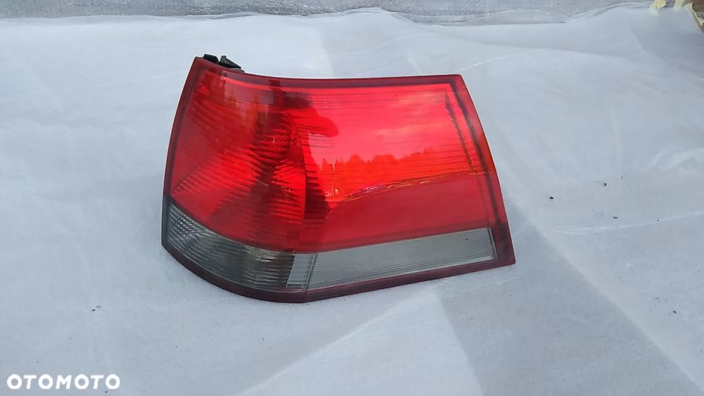 OPEL VECTRA C KOMBI LAMPA TYLNA PRAWA LIFT - 1