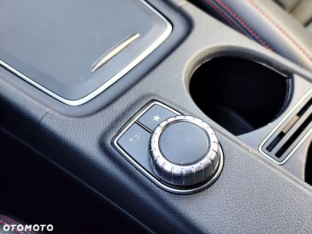 Mercedes-Benz CLA 200 7G-DCT AMG Line - 20