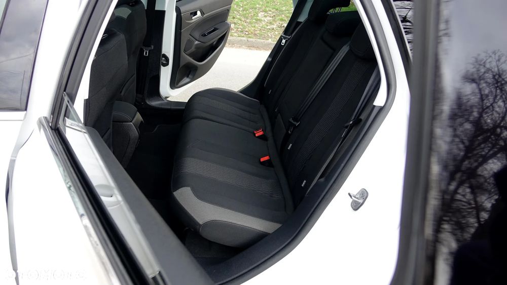 Peugeot 308 - 8