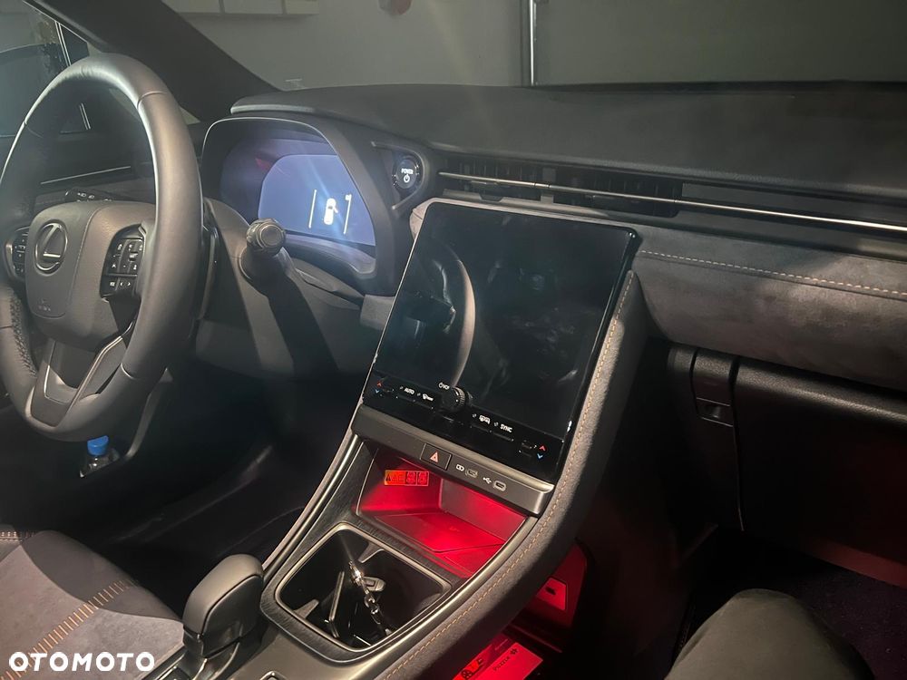 Lexus LBX 1.5 Hybrid Cool - 4