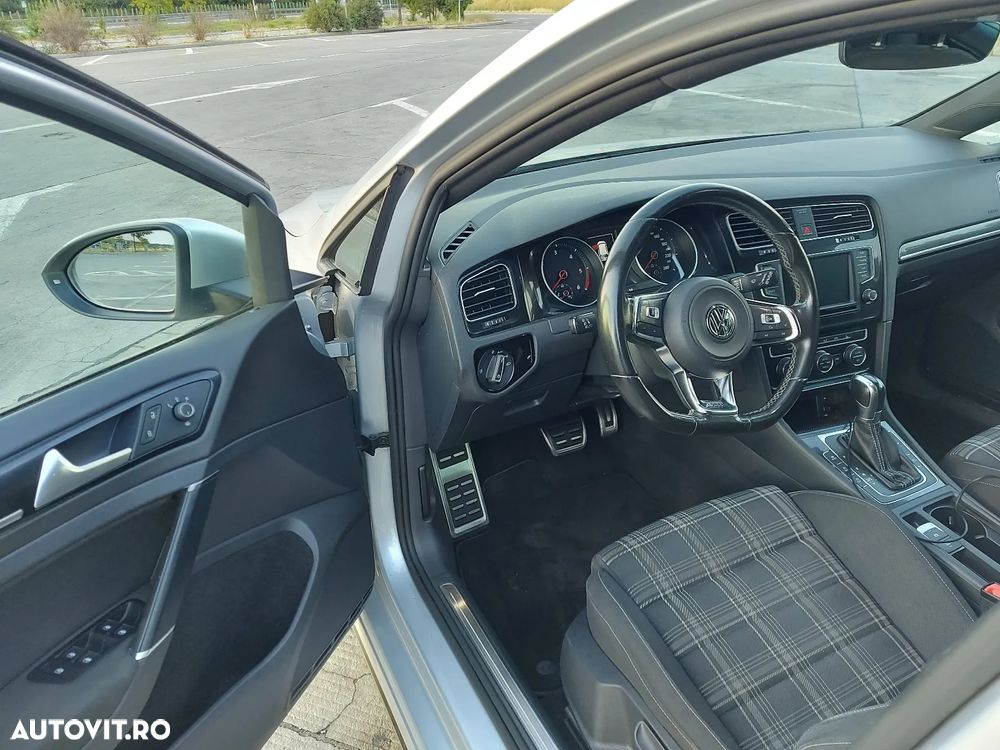 Volkswagen Golf 2.0 TDI DSG GTD - 11
