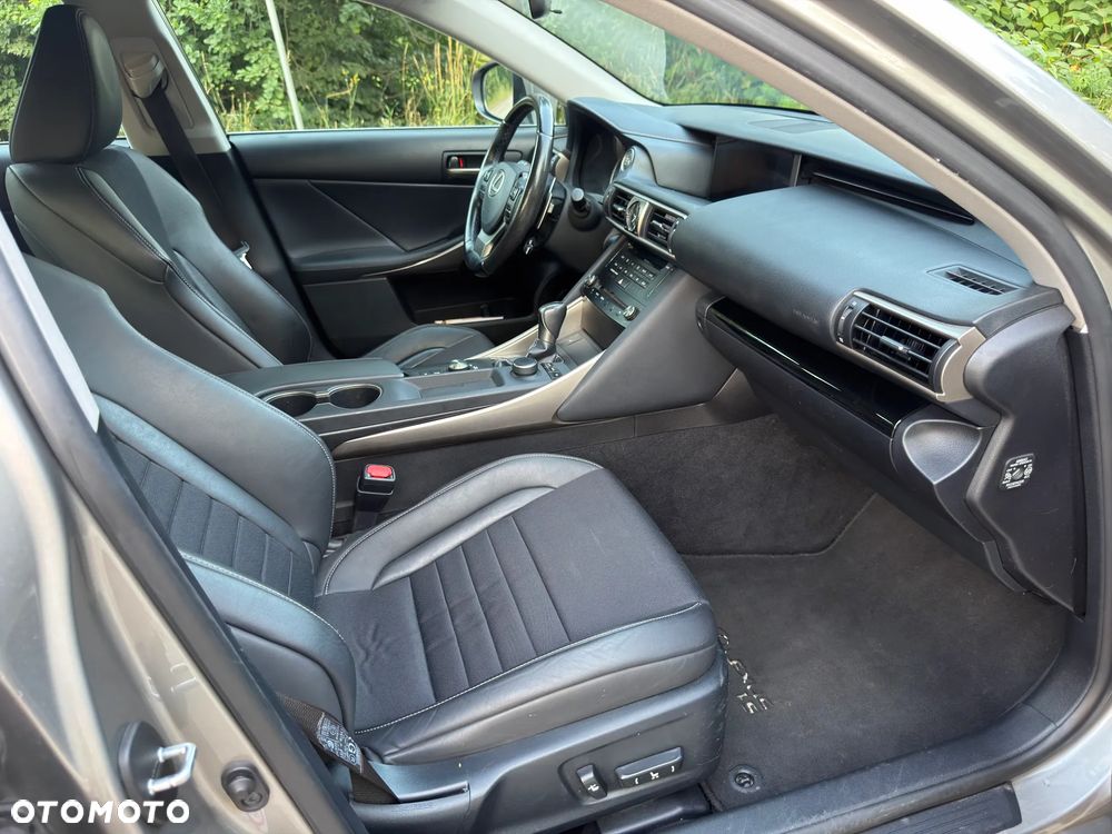 Lexus IS 200t / 300 Elegance - 15