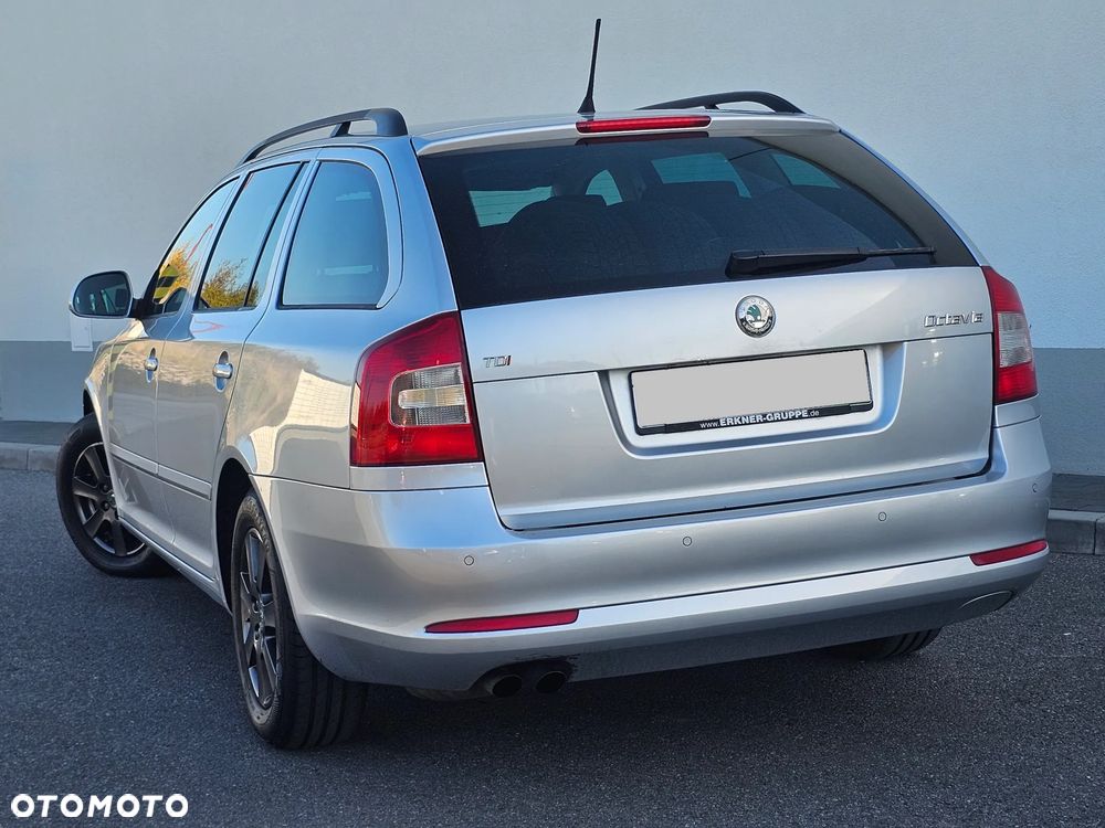 Skoda Octavia 2011 photo 5