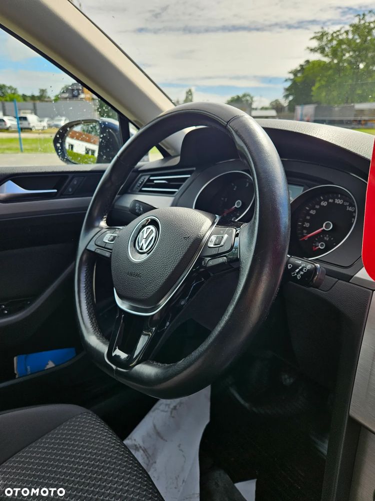 Volkswagen Passat 2.0 TDI SCR Comfortline - 13