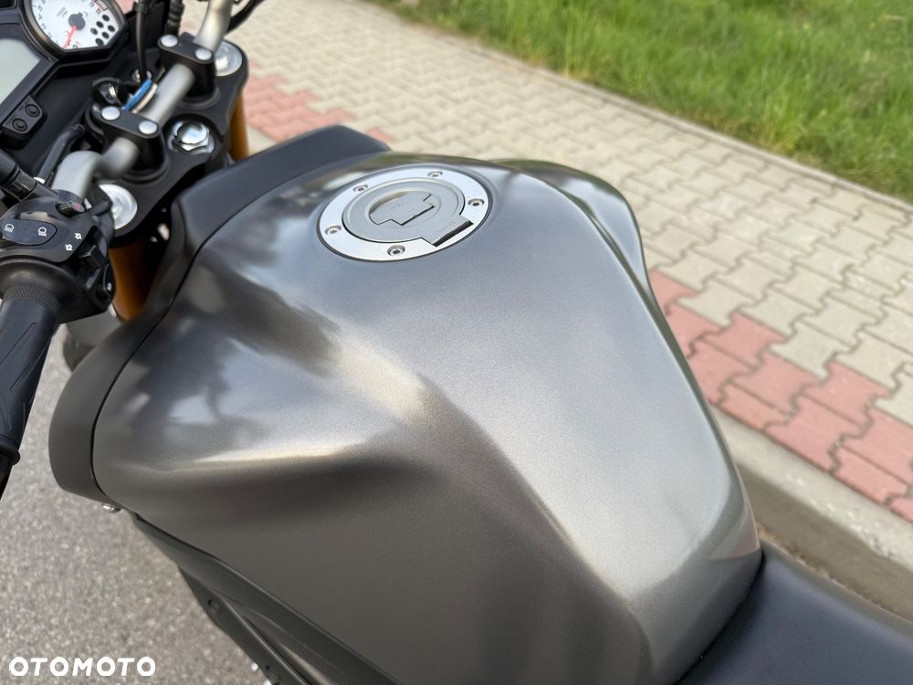 Yamaha FZ8 - 11