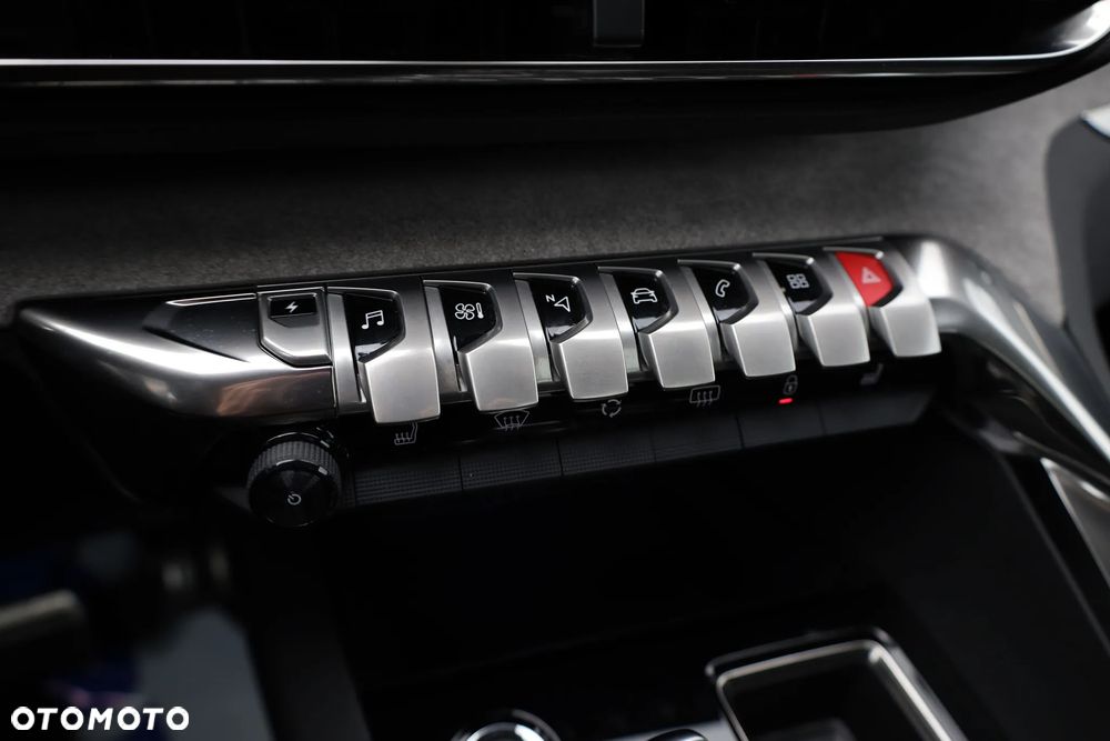 Peugeot 3008 225 e-EAT8 GT - 31