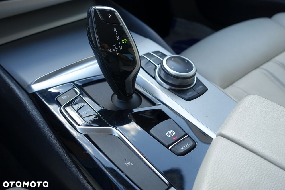 BMW Seria 5 520i GPF - 10