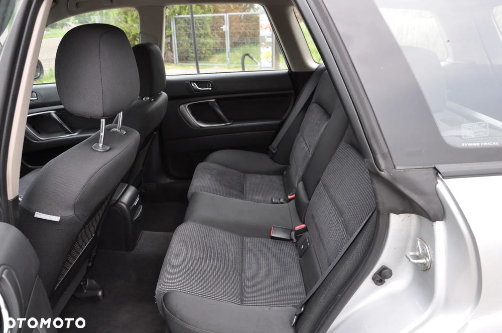 Subaru Outback 2.5i MT - 25