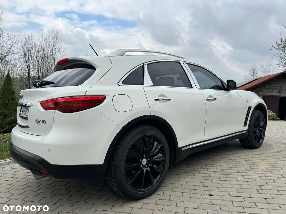 Infiniti Q70 - 3
