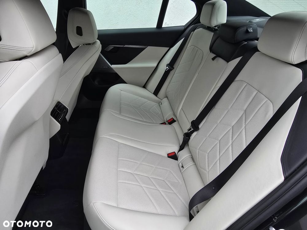 BMW Seria 5 520d xDrive - 18