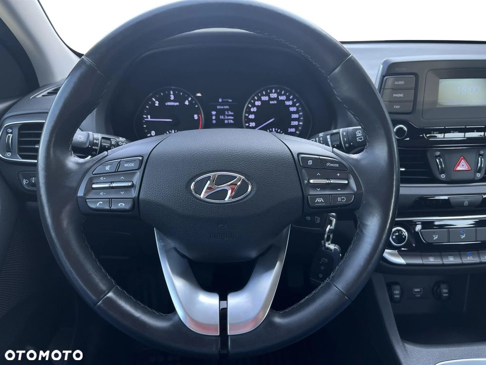Hyundai i30 1.6 D Classic + - 26
