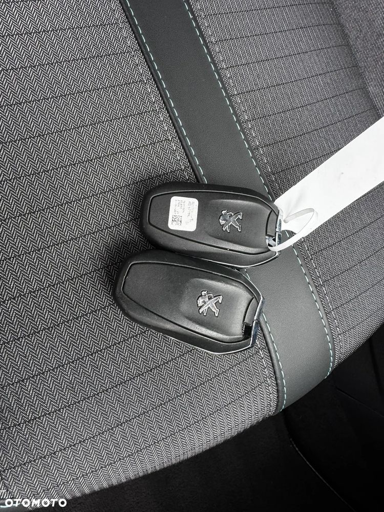 Peugeot 208 PureTech 100 Allure - 19